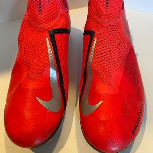 Nike Phantom VSN Soccer Cleats